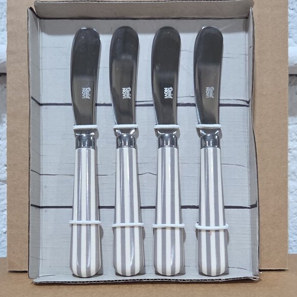 Butter Knife Set – 4pc Cheese Spreaders Gray & White Stripes Handles Quid Novi - Picture 2 of 2